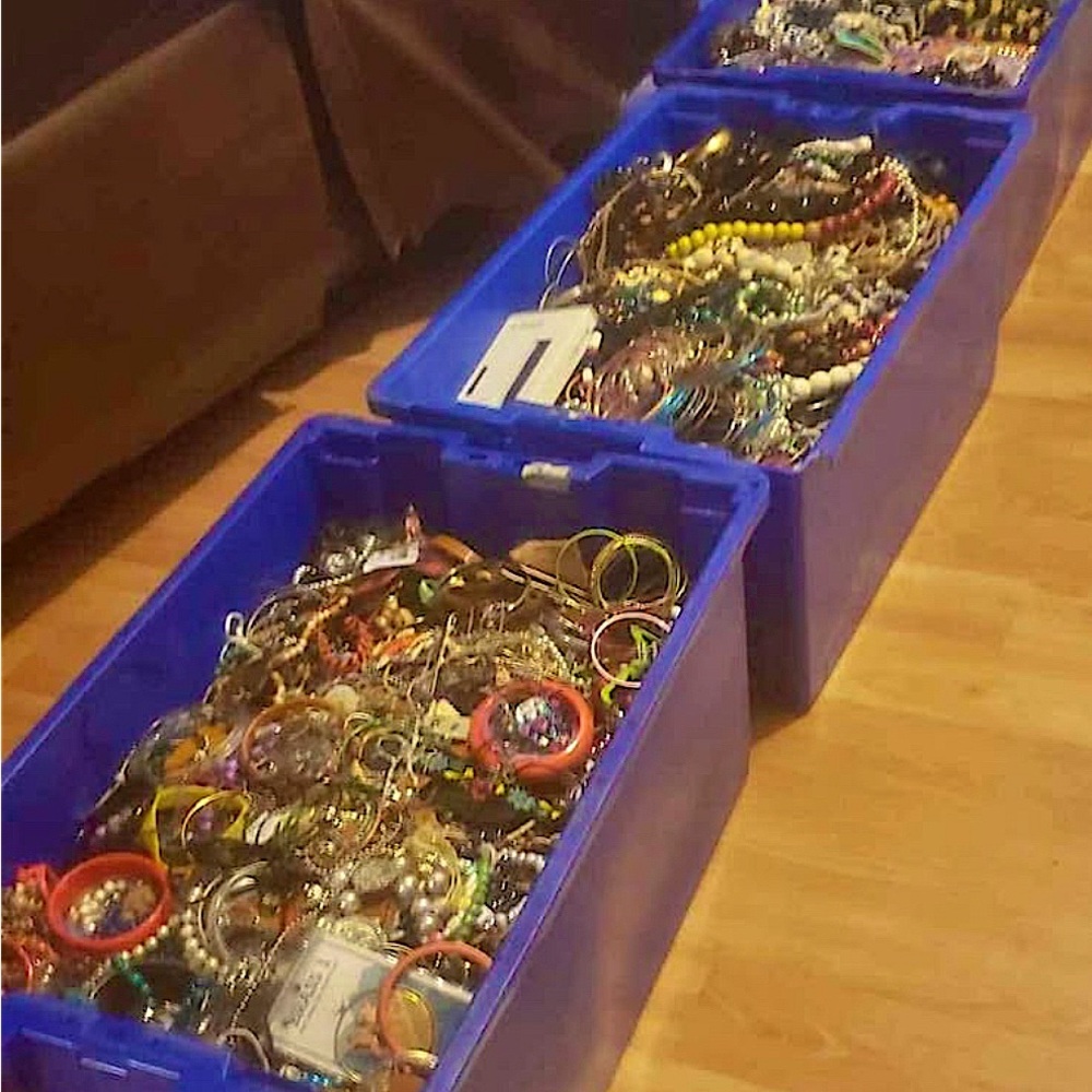 2  lb  MIXED LOT UNSEARCHED JEWELRY